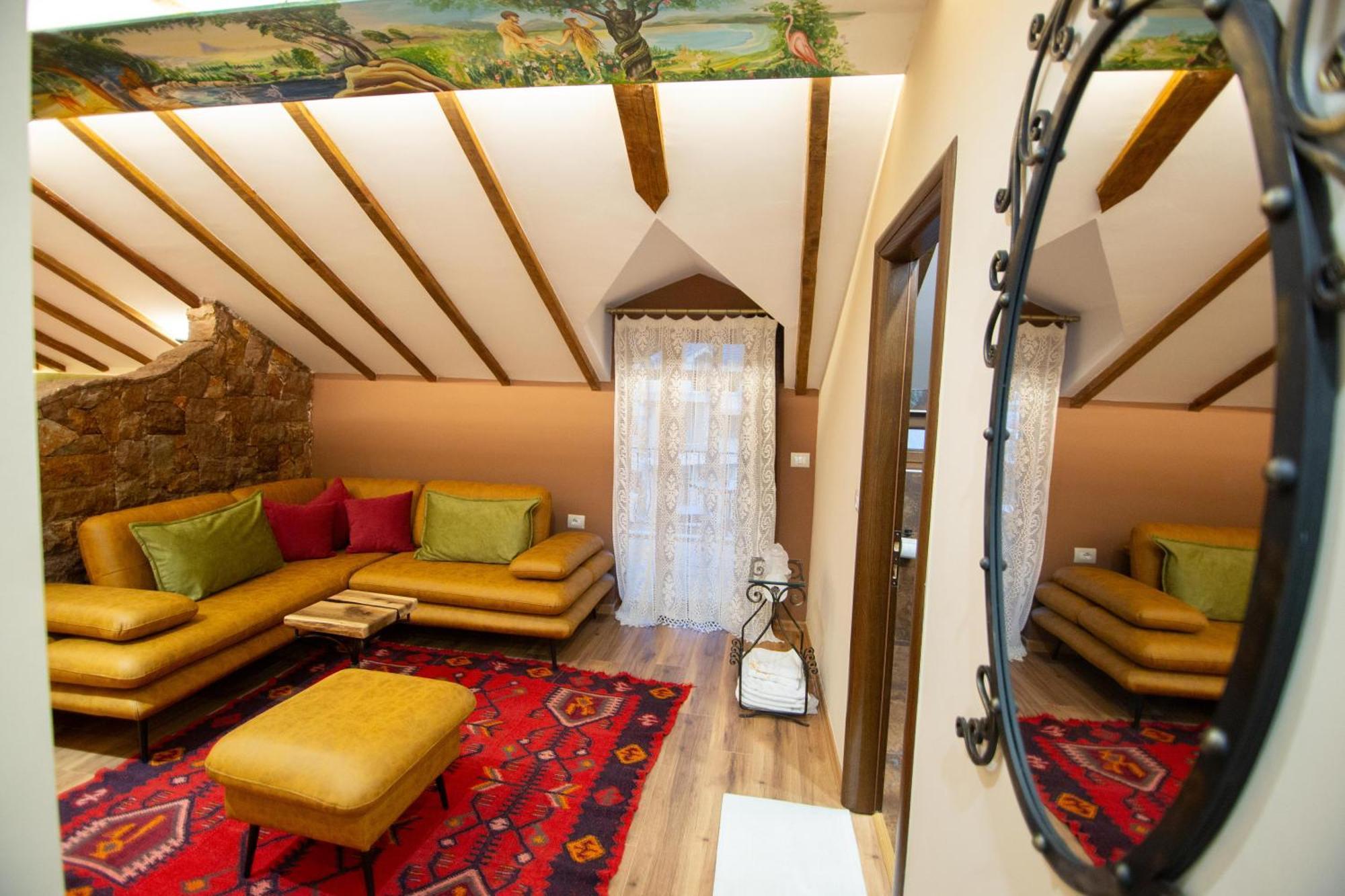 Vila Eden Boutique Hotel Корча Екстериор снимка