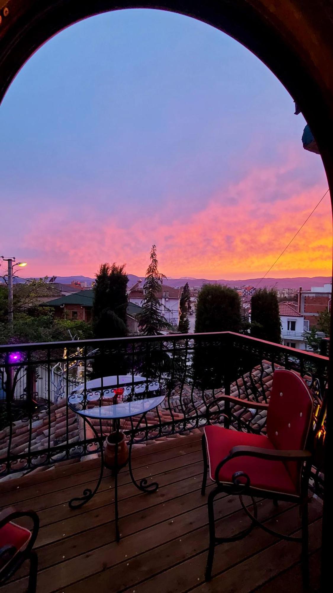 Vila Eden Boutique Hotel Корча Екстериор снимка