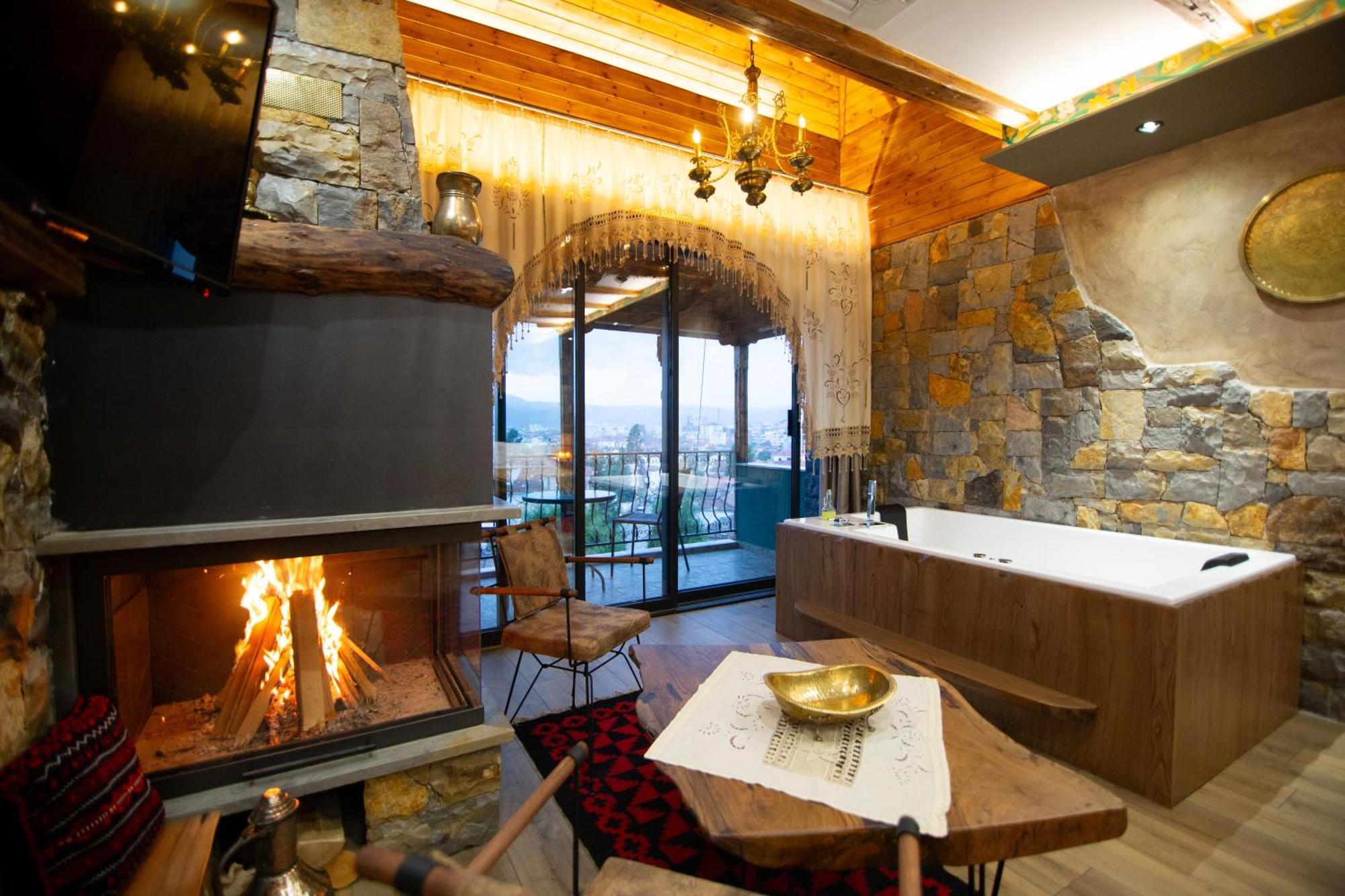 Vila Eden Boutique Hotel Корча Екстериор снимка